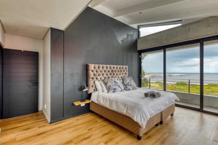 5 Bedroom Property for Sale in Sandbaai Western Cape